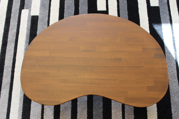 折りたたみ　そら豆テーブル　「まめっこ」無垢材ローテーブル　自然塗装　横幅89㎝　チーク色　アイアン脚 6枚目の画像