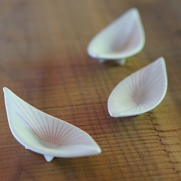 箸置　かわいい　小皿　ナチュラル　植物　作家　丹下郁　陶芸 1枚目の画像