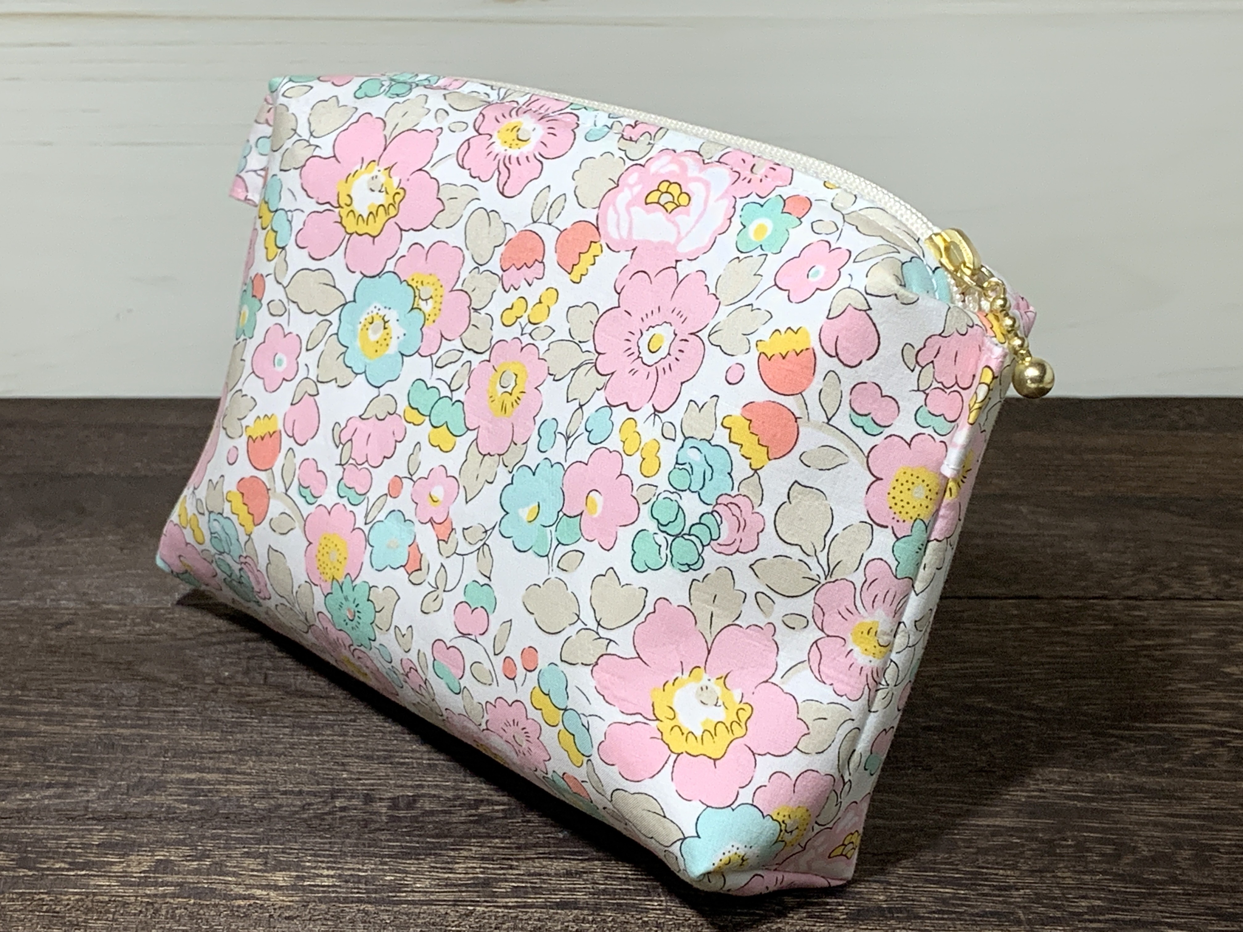 リバティプリント スクエアポーチ 送料無料 ベッツィー ポーチ eicco