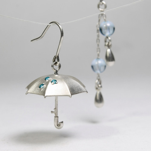 傘と雫のピアス/イヤリング ピアス（フック・チェーン） small