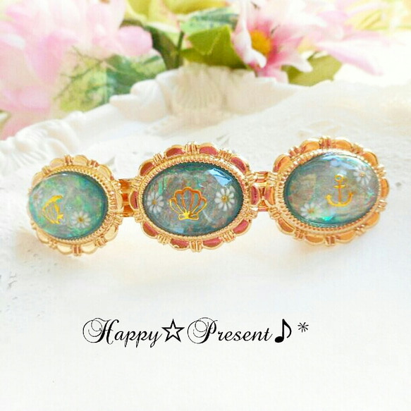 再販！アリエルの華やかflowerバレッタ❤✨　送料無料　大人可愛い　海　マリン　キラキラ　プレゼント　レジン　夏　水色 1枚目の画像