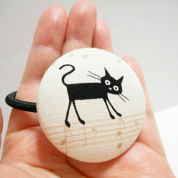再販！大人可愛い黒猫のまんまる音符ヘアゴム❤✨④　送料無料　ねこ　猫　楽譜　くるみボタン　アニマル　プチプラ　プレゼント 2枚目の画像