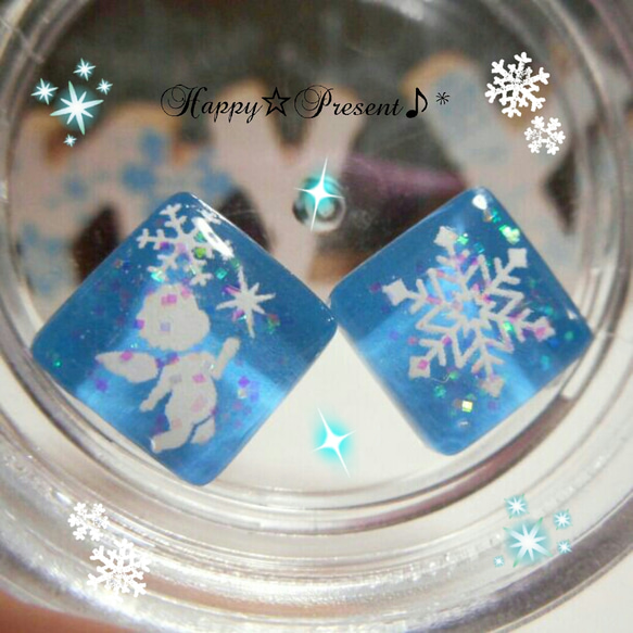 天使の雪降るキラキラ✴candy樹脂ピアスor樹脂イヤリング❤✨　送料無料　クリスマス　ノンホールピアス　雪の結晶　限定 1枚目の画像