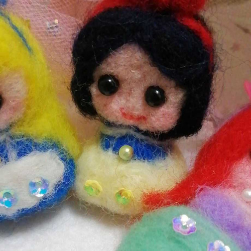 羊毛フェルト かわいい女の子 マスコット 羊毛フェルト かおち