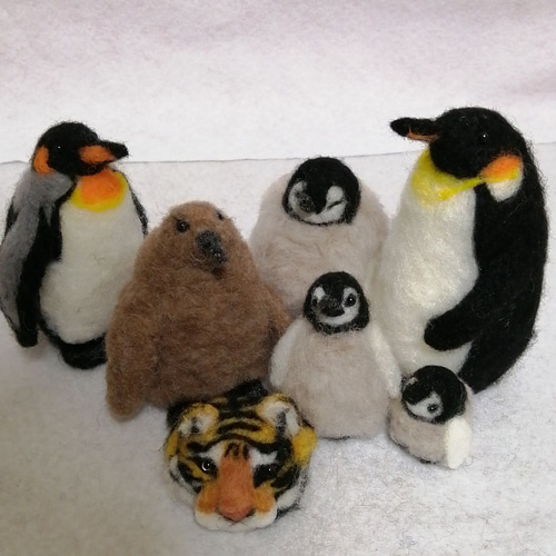 羊毛フェルトキングペンギン親子とコウテイペン親子と寅帽子セット
