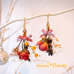 ドライフラワーの花束ピアス 1枚目の画像