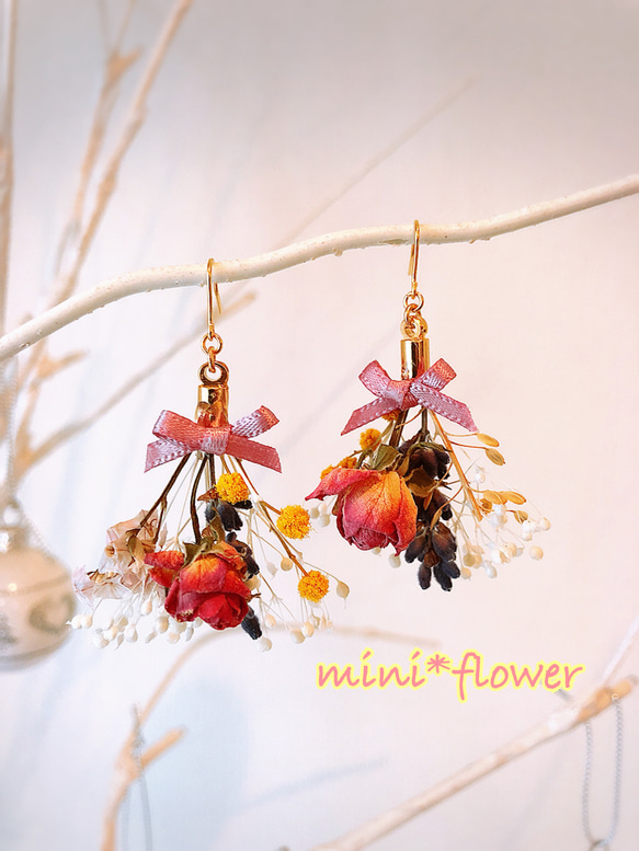 ドライフラワーの花束ピアス 1枚目の画像