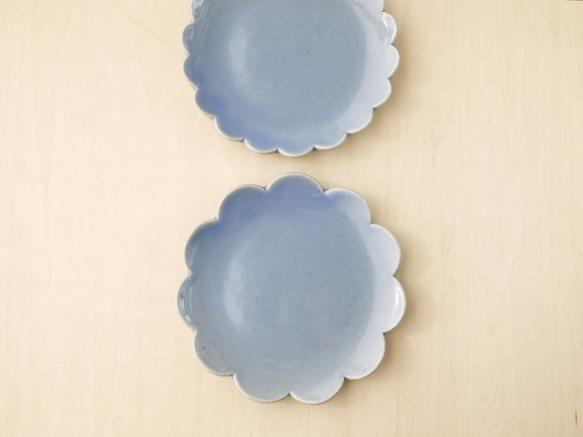 ブルーの花皿(大）・２枚セット 3枚目の画像