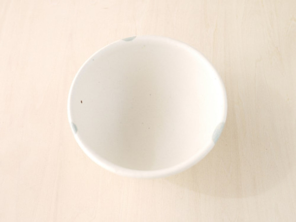 【ともこ様ご依頼品3/3】空色の水玉小鉢（type A） 4枚目の画像