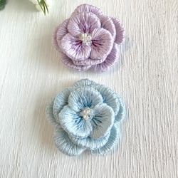 ふっくらお花の刺繍ブローチ2 2枚目の画像