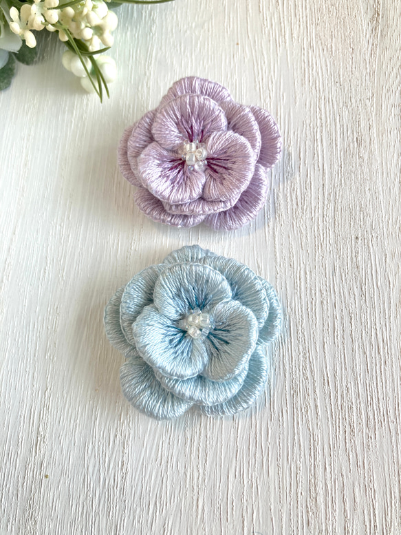 ふっくらお花の刺繍ブローチ2 2枚目の画像