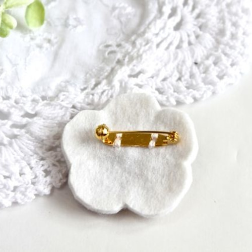 ハンドメイド 刺繍 ビーズ ブローチ アンティーク ベージュ