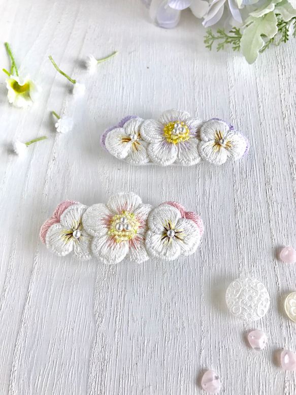 お花の刺繍バレッタ (小) 1枚目の画像