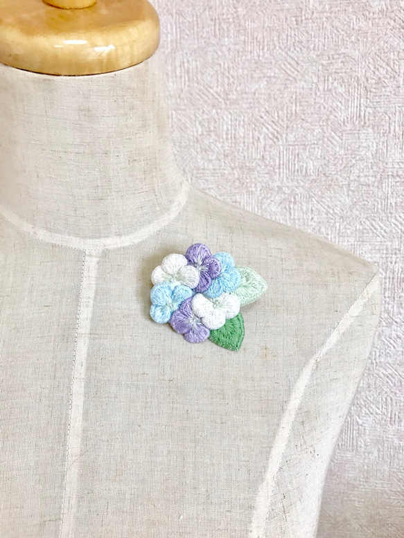 [再販売]紫陽花の刺繍ブローチ 4枚目の画像