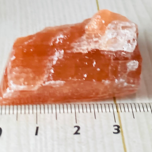 勇気を引き出す】虹入り レッド カルサイト ラフストーン 原石 方解石