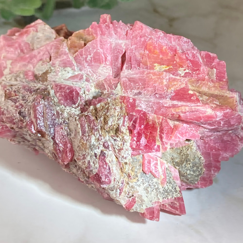 恋をたぐり寄せる石❁⃘*.゜ ロードナイト バラ輝石 ラフストーン 原石