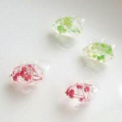 氷のカケラ(かすみ草)greenイヤリング、ピアス 5枚目の画像