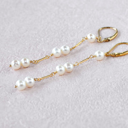 拉桿鉤耳環配一系列白色珍珠 14kgf 第1張的照片