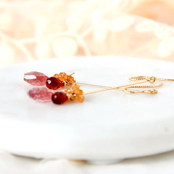 14kgf / Strawberry Quartz x Yellow Sapphire Straight Bar Earring 第4張的照片