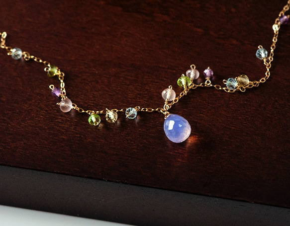 紫陽花の花のように*スコロライト＆小さな天然石ネックレス 3枚目の画像