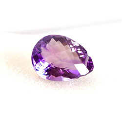 高品質的大型花式切割紫水晶，梨形項鍊 第3張的照片