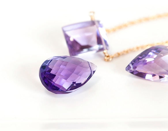 高品質的大型花式切割紫水晶，梨形項鍊 第2張的照片
