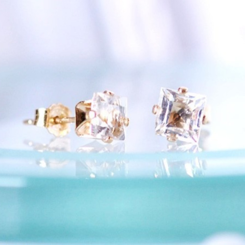 CADEAUX ホワイトパール スタッドピアス CADEAUX ホワイトパール スタッドピアス CADEAUX PEARL EARRINGS