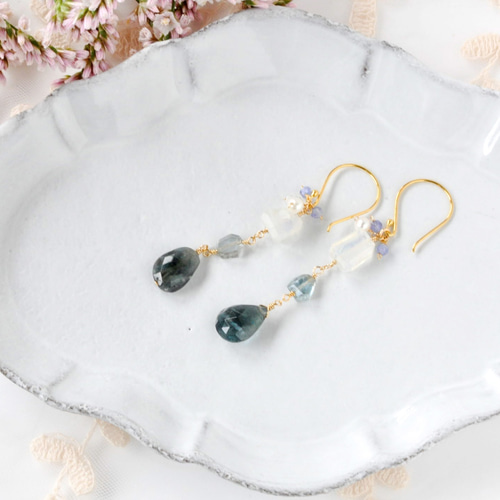 モスアクアマリンxレインボームーンストーンピアス ピアス（フック