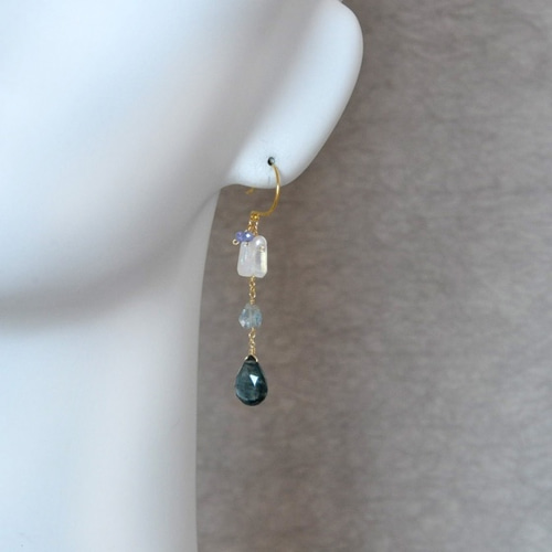 モスアクアマリンxレインボームーンストーンピアス ピアス（フック