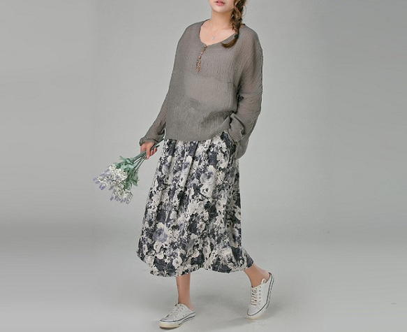 綿麻生地 シックな花柄 プリントロング丈スカート　 3枚目の画像