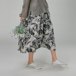 綿麻生地 シックな花柄 プリントロング丈スカート　 1枚目の画像