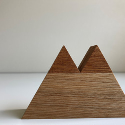 【受注生産】◭山のかたち◭2トーン　無垢材　木製カードスタンド/写真立て 2枚目の画像