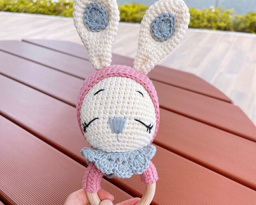 おもちゃ うさぎちゃん ガラガラ ラトル 0歳から 女の子 編みぐるみ