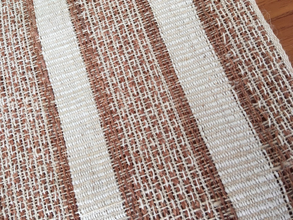 草木染め・手織り　テーブルランナーTR01 4枚目の画像