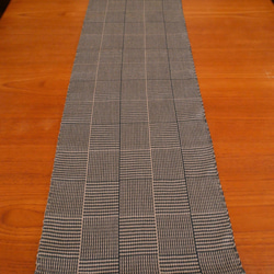 草木染め・手織りテーブルランナーTR2　網代模様 2枚目の画像