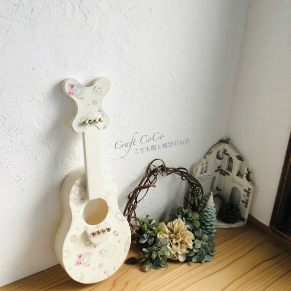 受注制作　おもちゃのギター　ネコ　キナリ（対象年齢３歳〜） 1枚目の画像