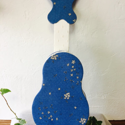 受注製作　おもちゃのギター　青色  小花（対象年齢　４才～） 4枚目の画像