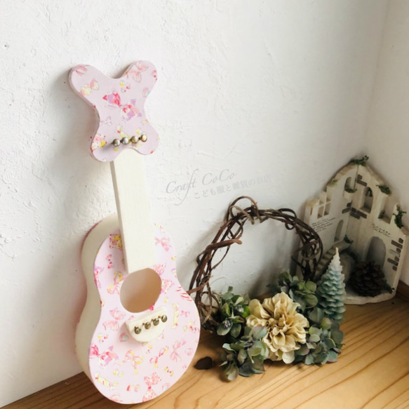 受注製作　おもちゃのギター　リボン　ピンク（対象年齢３才～） 2枚目の画像