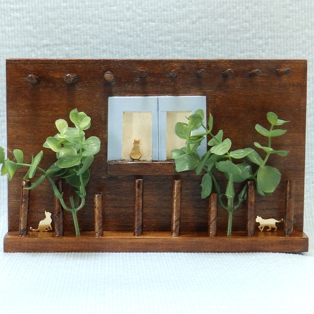 ジュエリースタンド　アクセサリー スタンド 壁掛け　壁にホッチキスで止める仕様　賃貸可　ごろごろ猫君恋の三角関係風