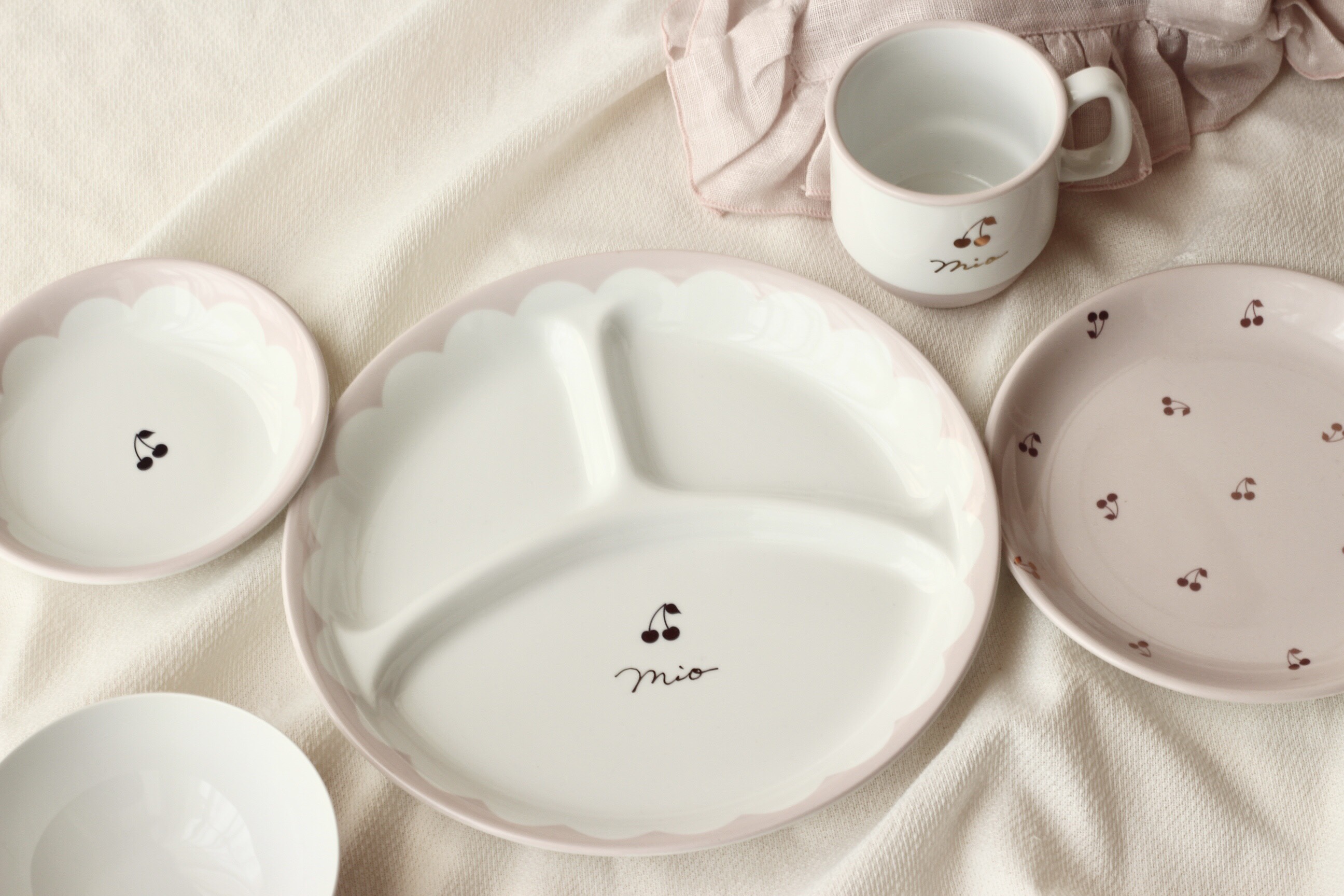 【Cherry×Scallop】チェリー×スカラップライン　名入れ食器5点セット　子ども用食器　出産祝い　お誕生日