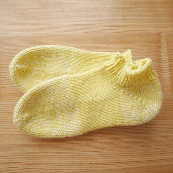 ﾛﾃﾞﾝｼｱ くるぶし丈の極暖ソックス【primrose yellow】 24～26cm 冬の靴下 ルームシューズ 温活 1枚目の画像