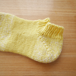 ﾛﾃﾞﾝｼｱ くるぶし丈の極暖ソックス【primrose yellow】 24～26cm 冬の靴下 ルームシューズ 温活 2枚目の画像