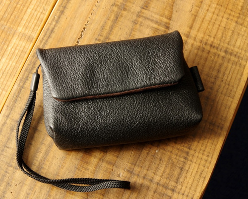 RUSSETY》コンパクトカメラ用レザーカメラケース ブラック カメラ