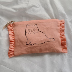 *受注製作**手刺繍ねこちゃんポーチ 1枚目の画像