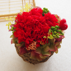 花かごアレンジ✨プリザーブドフラワー　赤いカーネーション　贈り物　ギフト　誕生日　お祝い　敬老の日 3枚目の画像