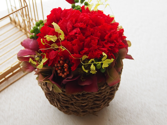 花かごアレンジ✨プリザーブドフラワー　赤いカーネーション　贈り物　ギフト　誕生日　お祝い　敬老の日 4枚目の画像