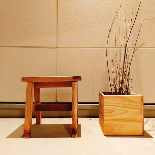 □ほっこり温まる腰掛け木製スツール／スツール／子供／椅子／スモール