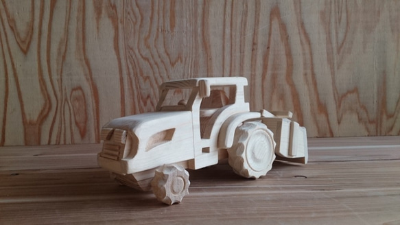 手作り　木のおもちゃ『トラクター』　 1枚目の画像