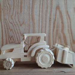 手作り　木のおもちゃ『トラクター』　 2枚目の画像