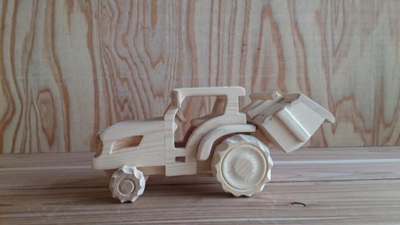 手作り　木のおもちゃ『トラクター』　 3枚目の画像